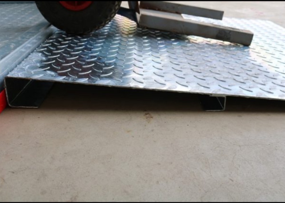 oprijplaat voor demontabele opslagcontainers